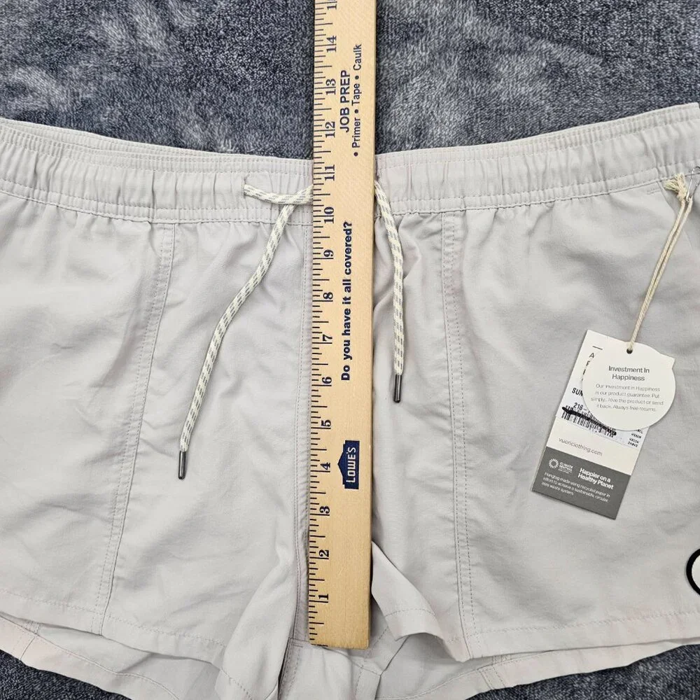 VUORI  Sunwashed Shorts womens XL 2.5" inseam active color Suede VW369  NEW - Picture 11 of 11